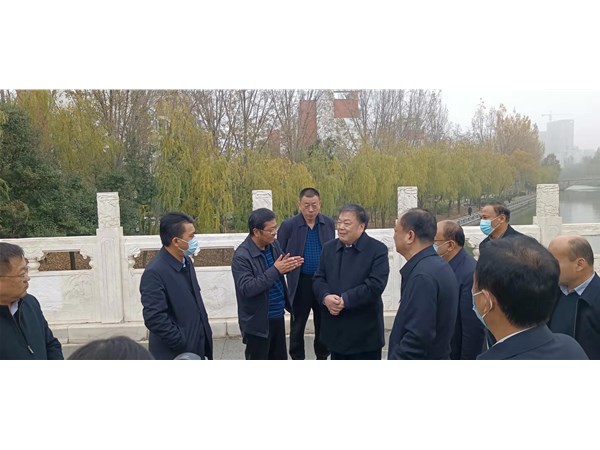 陳秀興巡視東昌湖、運(yùn)河環(huán)境治理工作